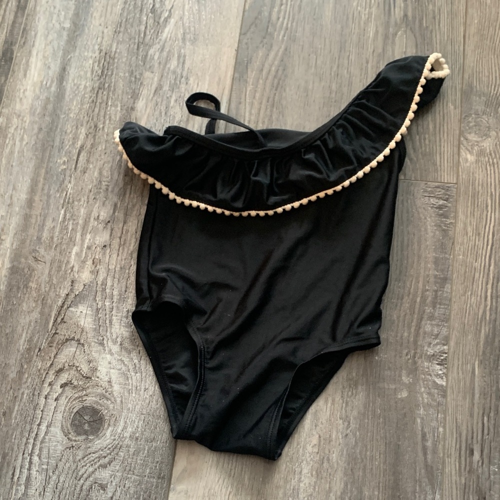 Black Ruffled One-Piece Swimsuit‎